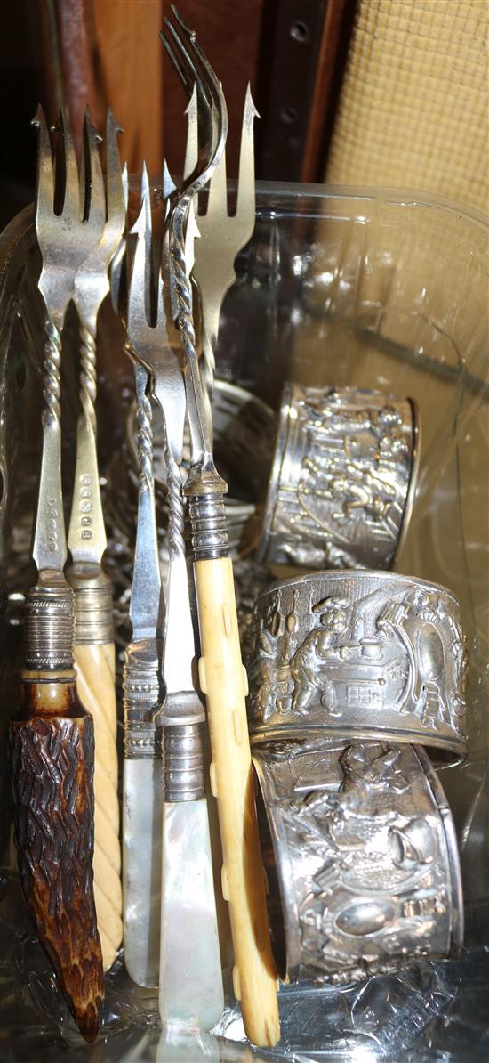 Napkin rings & pickle forks